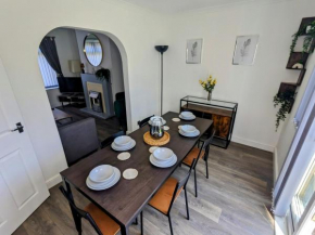 No 51 - Spacious 3 Bed Home - Free Parking - Wi-Fi - Contractors